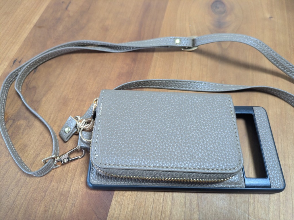 ココプルーブのポーチつきスマホショルダー