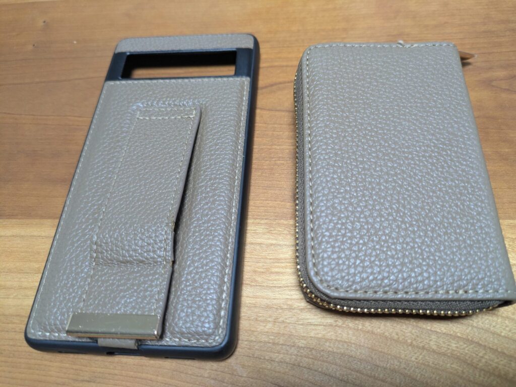 スマホケースとポーチ